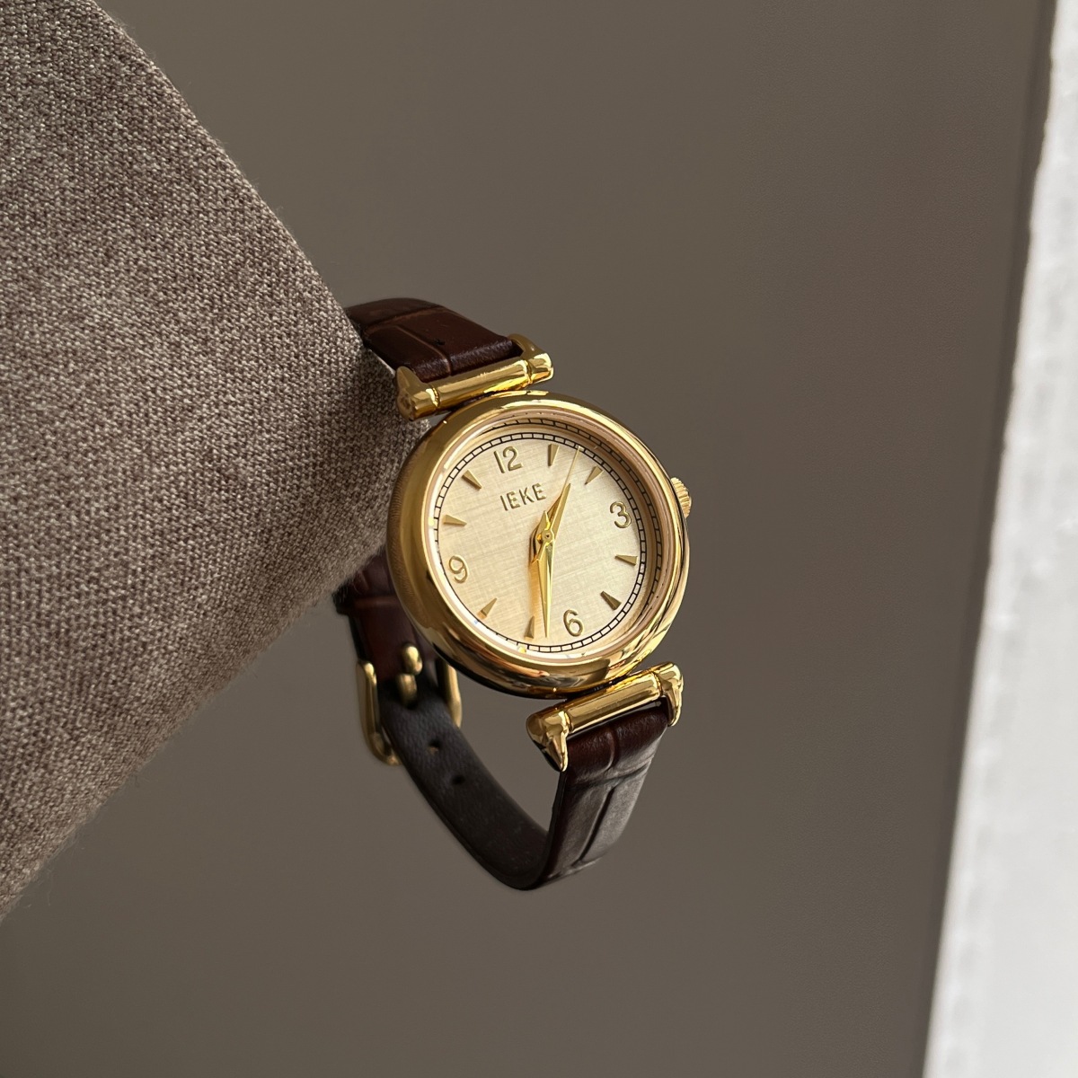 Orologio di Lusso Stile Vintag - Luxury Watch With Leather Strap recensione e prezzo