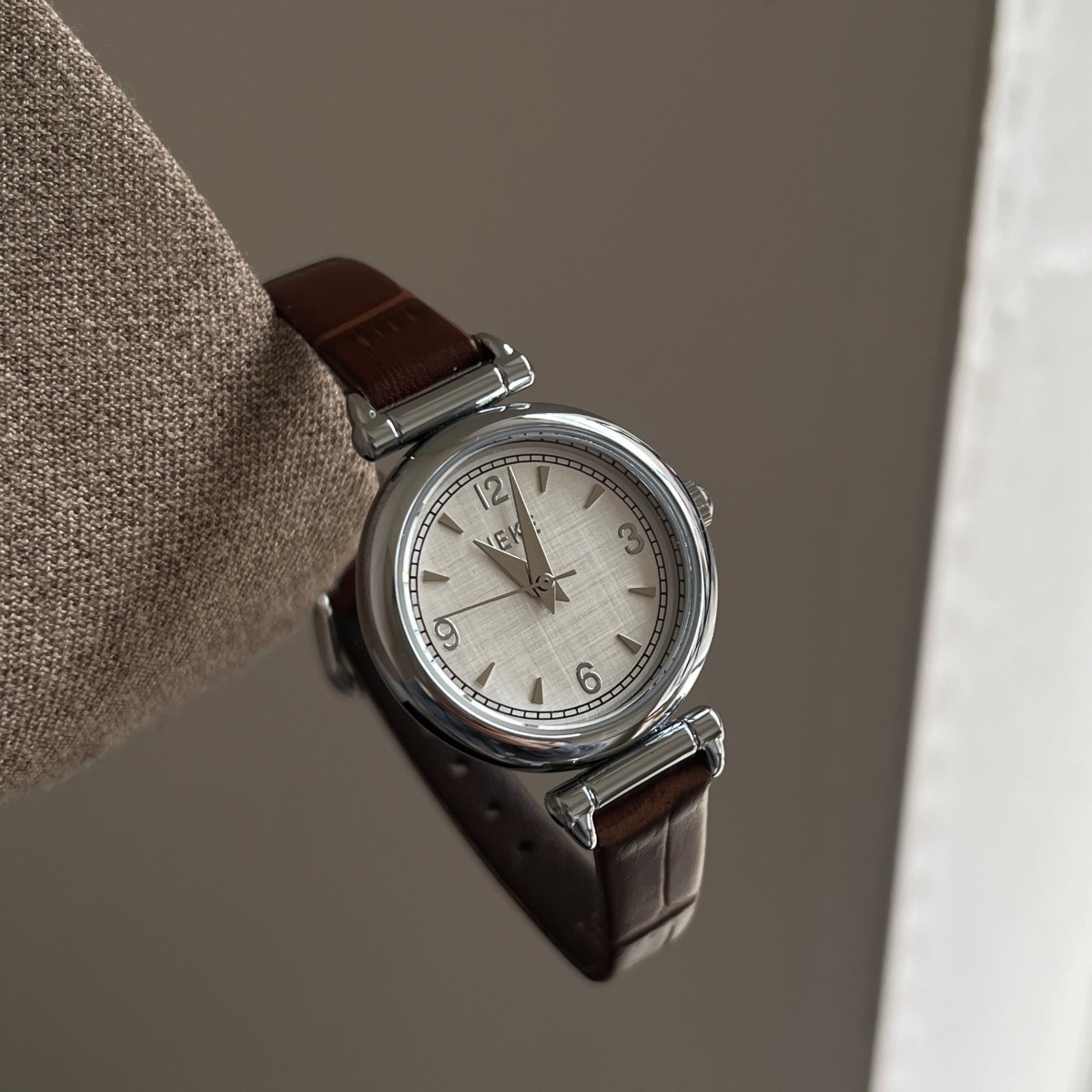 Orologio di Lusso Stile Vintag - Luxury Watch With Leather Strap recensione e prezzo