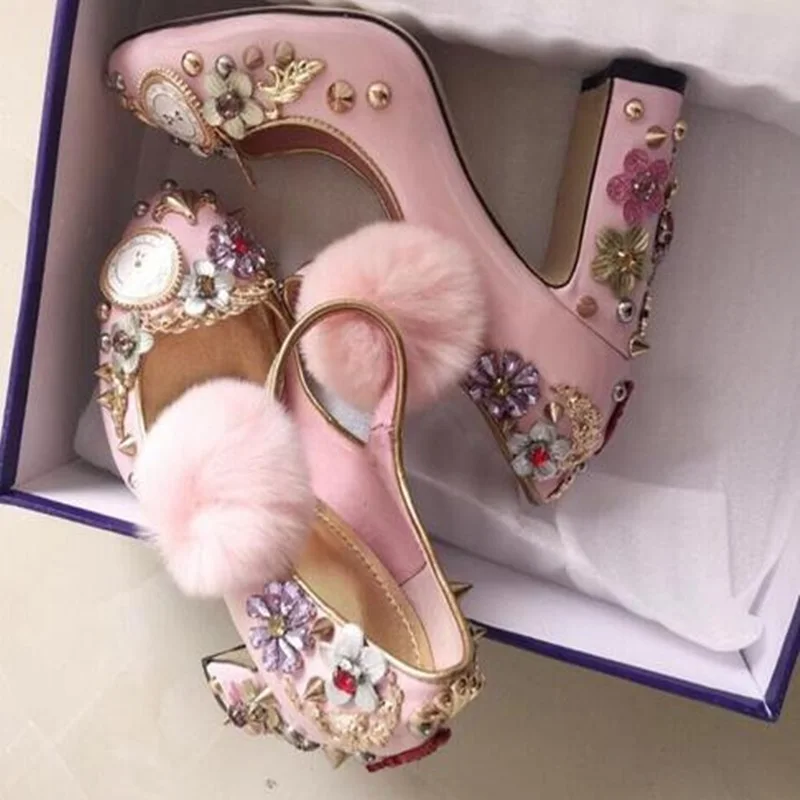 Scarpe da Donna di Lusso con T - Luxury Watch With Leather Strap recensione e prezzo