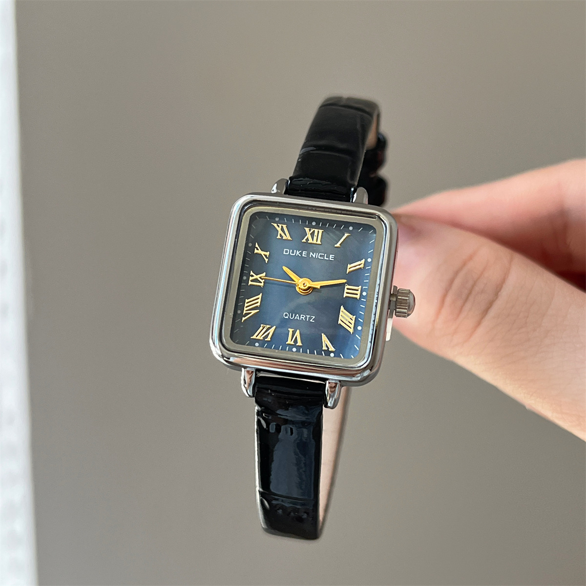 Newwomen'swatchclassicsquarela - Luxury Watch Face recensione e prezzo